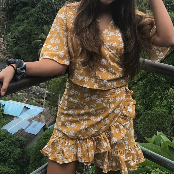 Wrapped top and skirt set - Picture 2 of 2